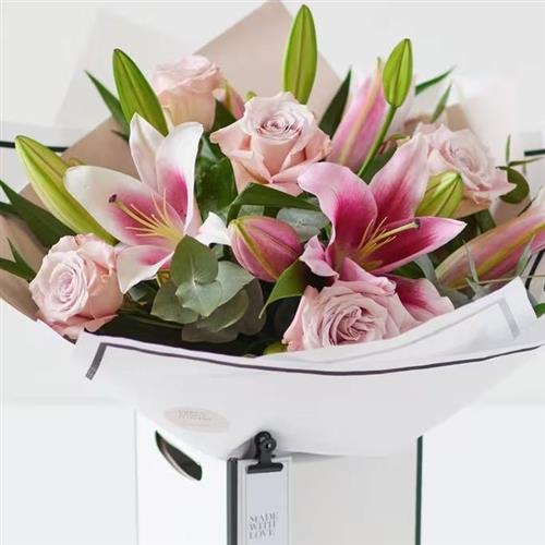 Simply Luxury Pink Rose &amp; Lily 