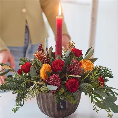 A Classic Christmas Candle 