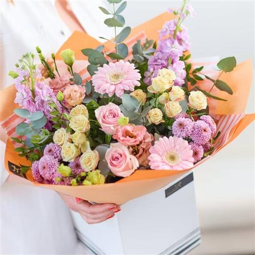 A Luxurious Pastel Bouquet