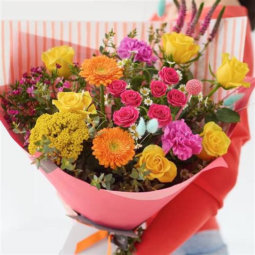 Trending Luxury Summer Bouquet &amp; Yellow Roses
